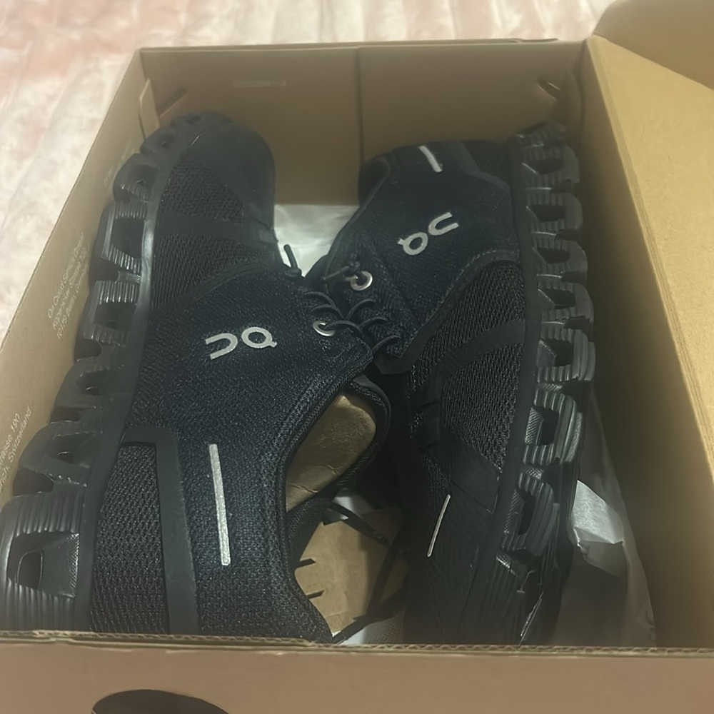 Women’s size 9 onclouds